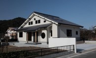 骨太の小屋組みが主役の吹き抜けのある家