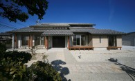 大屋根が特徴的な長く住み継げる家