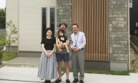 光を取込むコの字型の明るい家