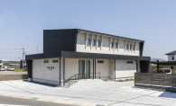 洗練されたスタイリッシュな外観が奏でる店舗兼用住宅(ヘアサロン)