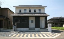 光あふれる吹き抜け玄関の家