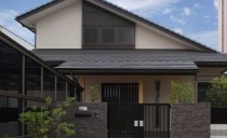 骨太の梁を魅せる大空間が爽快な　住まい