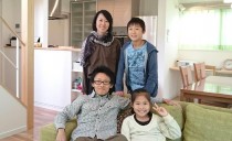 2棟を一体の外観で統一した別棟の二世帯住宅