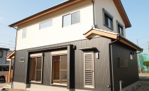 木の香りあふれる素足が気持ちいい家