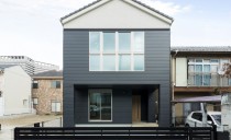 平屋感覚で過ごせる2階建て(ホームEV付)