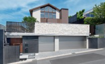 傾斜地に建つ二世帯住宅