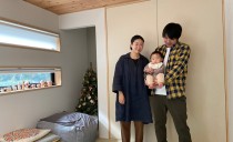豊かな自然と調和した天然木の温もりに満たされる家