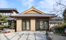 新旧建て並ぶ和風離れ住宅