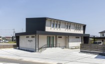 洗練されたスタイリッシュな外観が奏でる店舗兼用住宅(ヘアサロン)