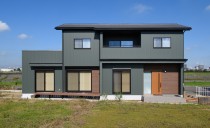 気持ちの良い景色を楽しむ開放的で快適な住まい