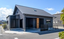 アクセントカラーがスタイリッシュな平屋の住まい