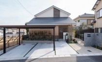 円窓のある家