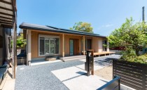 地棟梁の存在感が光る桧の平屋