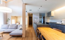 光と天然木の調和が美しい和モダンな住まい