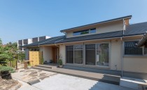 世代をつなぐ天然木の邸