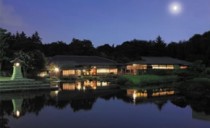 秋の訪れ　白鳥庭園