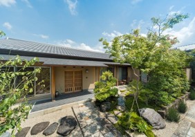 窓から四季が感じられる平屋