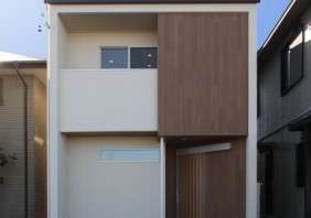 清々しい木の香りに包まれる木の素材を活かしたシンプルモダンの家
