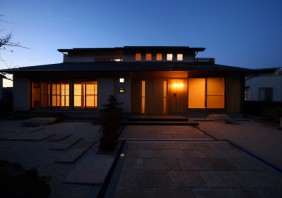 照明を建物に溶け込ませた和の住まい
