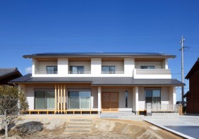 桧のぬくもりに包まれた<BR> 三世代の笑顔が交わる家