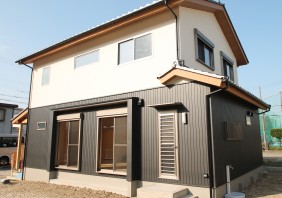 木の香りあふれる素足が気持ちいい家