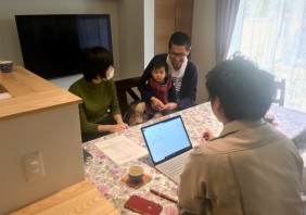 ダイニングでくつろぐ住まい