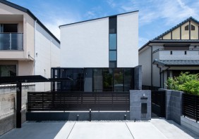 プライバシーを守りながら開放感に満たされる都市型住宅