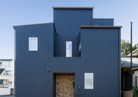 屋上ガーデンを配した都市型住宅