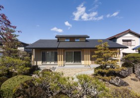 思い出のお庭と調和した和風平屋住宅