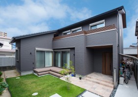 同一敷地内に2家族が集い、お客様をもてなす家（北棟）