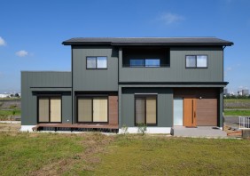 気持ちの良い景色を楽しむ開放的で快適な住まい