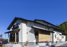 外と繋がり自然を楽しめる縁側のある家
