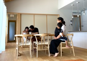 現代アートを取り入れた和の平屋