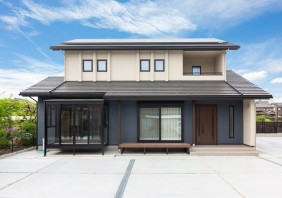 桧の香と陽だまりの中で暮らす家