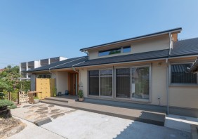 世代をつなぐ天然木の邸