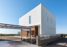 居心地の良い吹き抜けリビングのある家