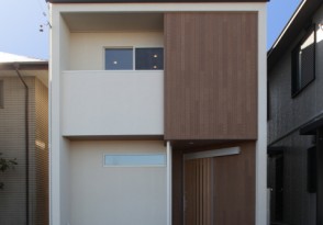 清々しい木の香りに包まれる木の素材を活かしたシンプルモダンの家