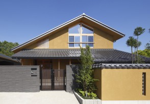 ダイナミックな吹抜けのある空間から絶景が望める住まい