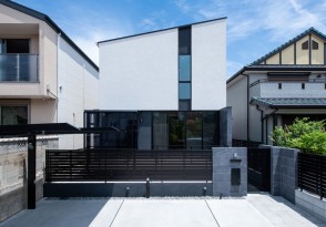 プライバシーを守りながら開放感に満たされる都市型住宅