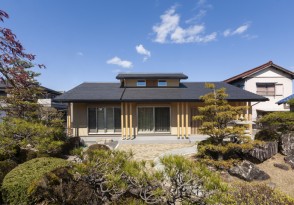 思い出のお庭と調和した和風平屋住宅
