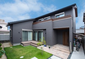 同一敷地内に2家族が集い、お客様をもてなす家（北棟）