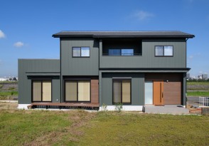 気持ちの良い景色を楽しむ開放的で快適な住まい