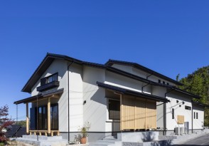 外と繋がり自然を楽しめる縁側のある家