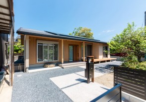 地棟梁の存在感が光る桧の平屋
