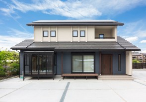 桧の香と陽だまりの中で暮らす家