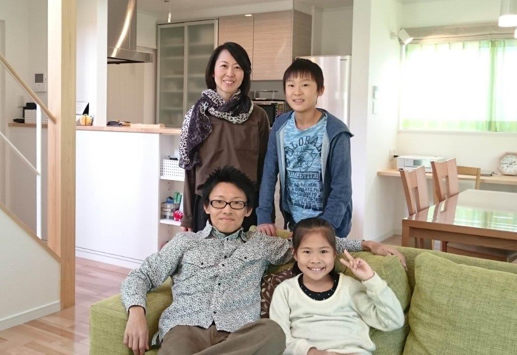 2棟を一体の外観で統一した別棟の二世帯住宅