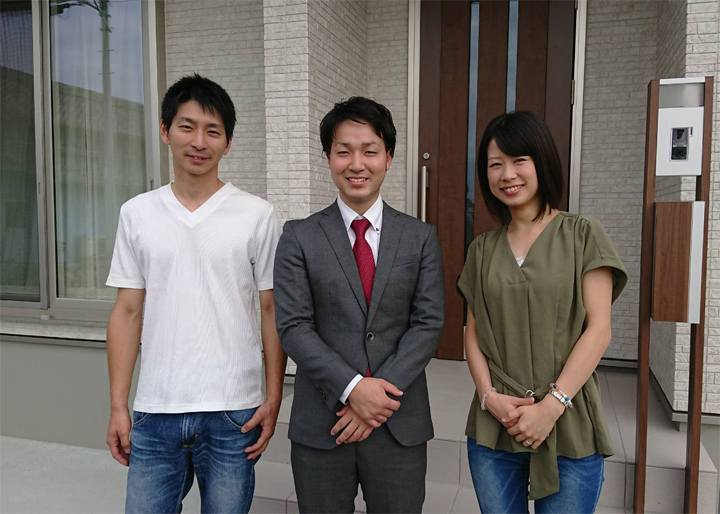 顔を合わせる団欒の家