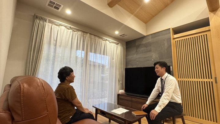 地棟梁の存在感が光る桧の平屋